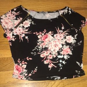 Floral zipper sleeves top.